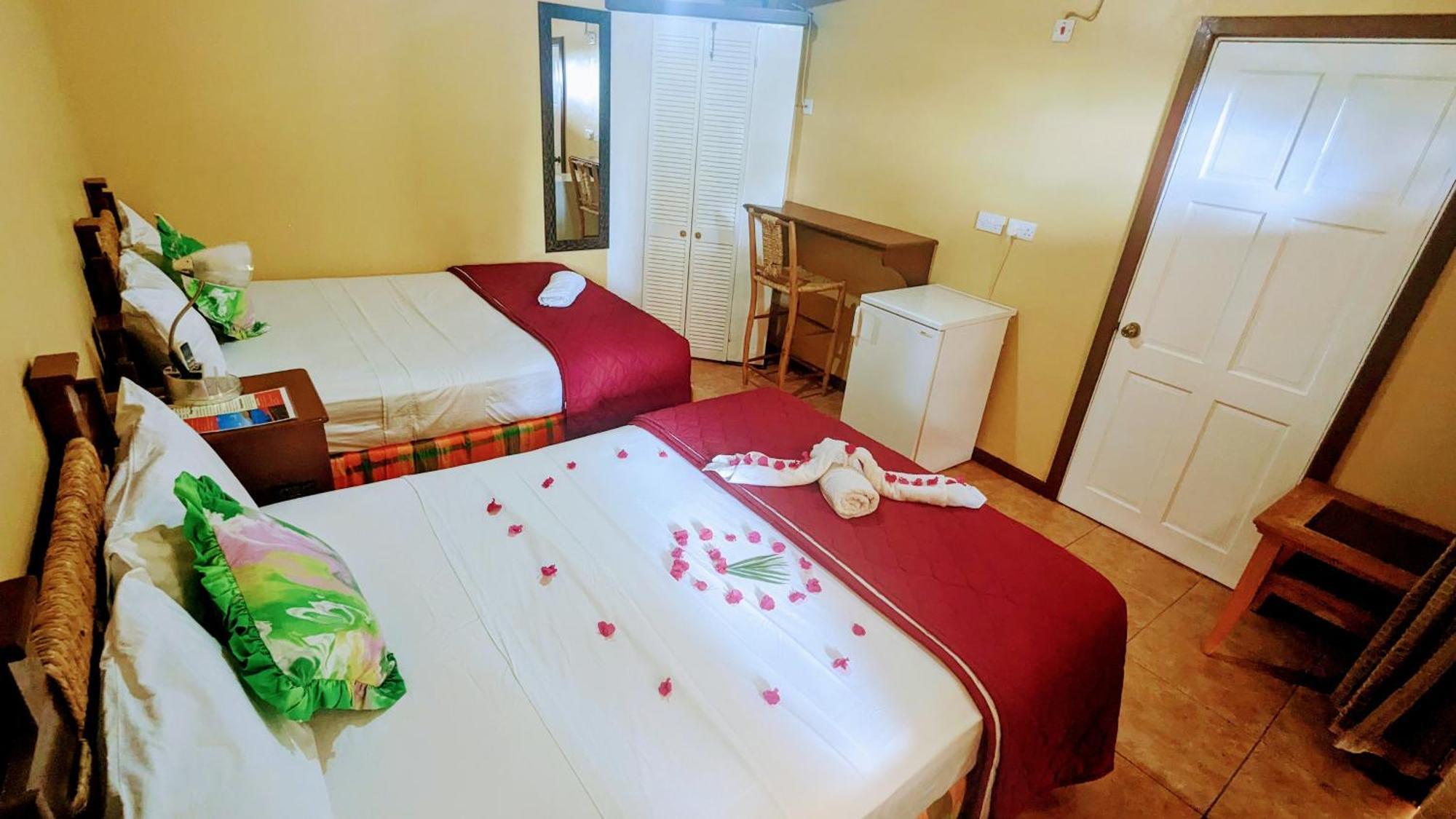 Hotel Sunset Lane Laborie Zimmer foto