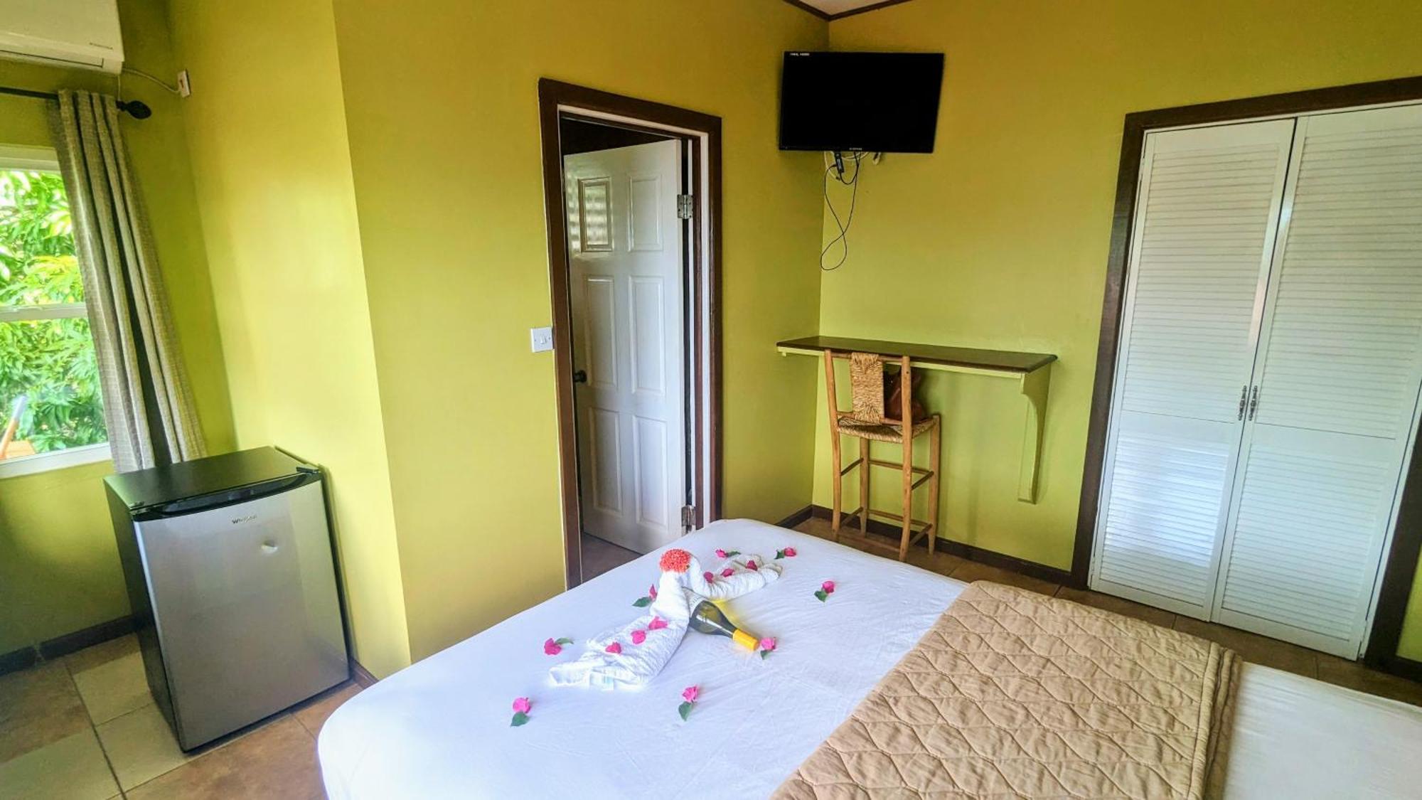Hotel Sunset Lane Laborie Zimmer foto